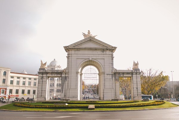 Est-il possible de louer un appartement sur les canaux d'Amsterdam avec des vélos inclus pour des balades urbaines?