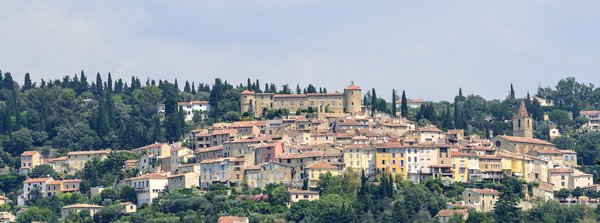 Où trouver une maison de vacances en Provence avec des ateliers de fabrication de savon et des visites de marchés locaux?